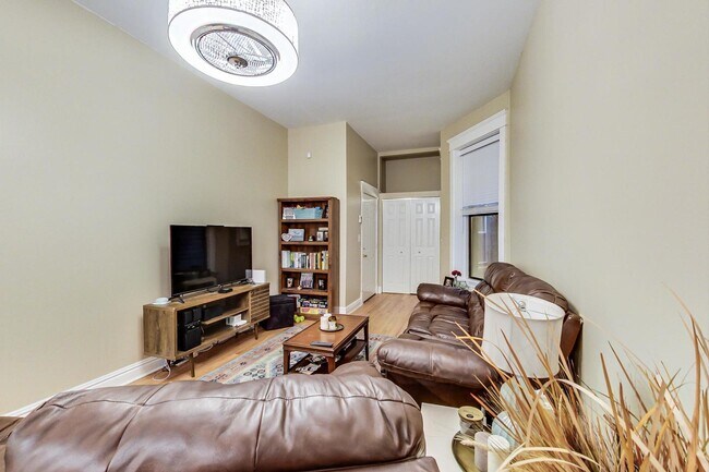 Foto del edificio - 1128 W Armitage Ave