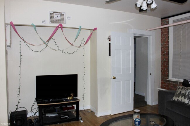 Foto del edificio - 4 br, 2 bath Condo - 447 Park Dr Apt 2B