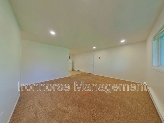 Building Photo - 809 W Villard St