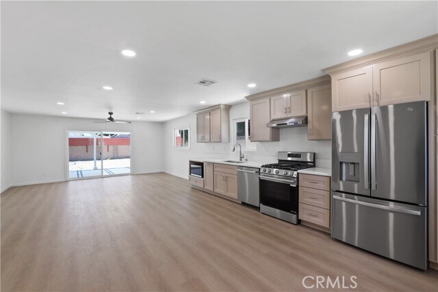 Foto del edificio - 13871 Ward St