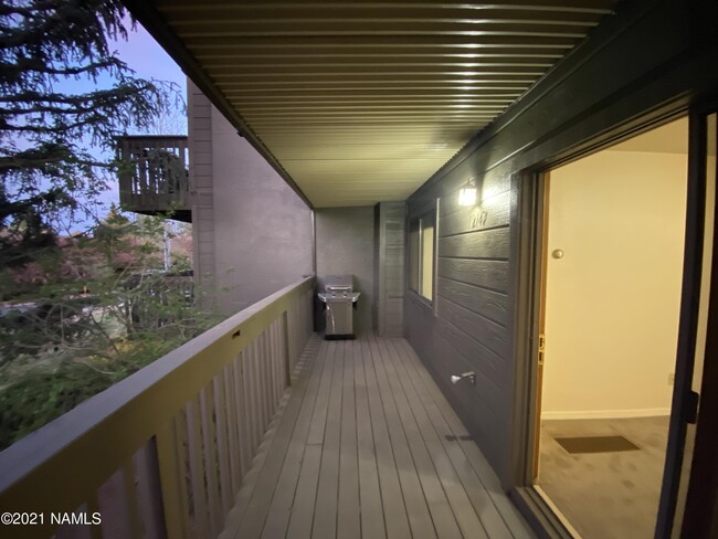 Foto del edificio - 5805 E Bear Paw Dr