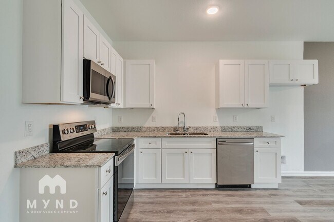 Building Photo - 3234 S Cherry Ln