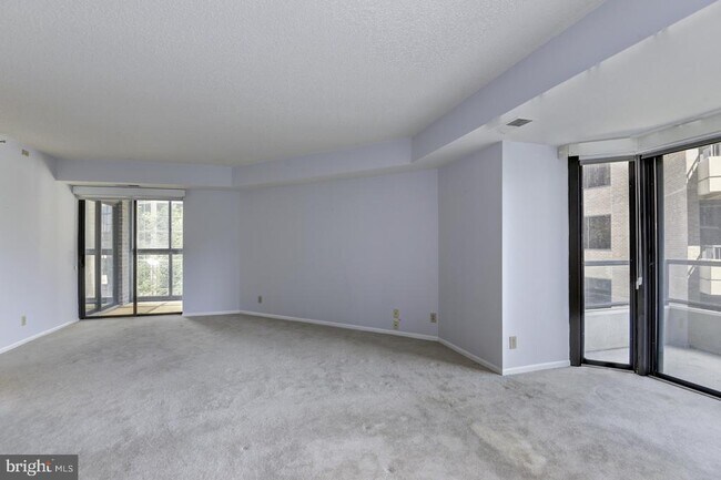 Foto del edificio - 1600 N Oak St