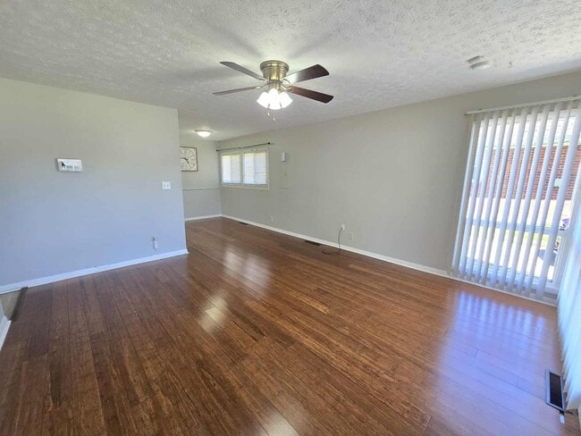 Building Photo - 3318 Moulton Ln