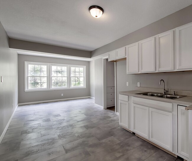 Kitchen - 1244 N Lakeview Dr