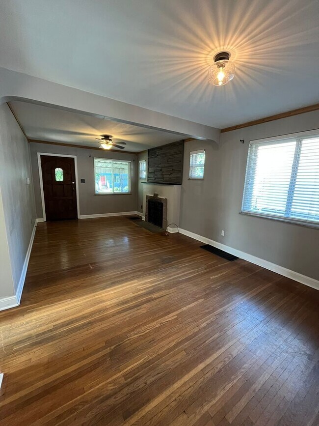 Foto del edificio - Merion Village Single-Family Home with Flexible Living Areas and Outdoor Space