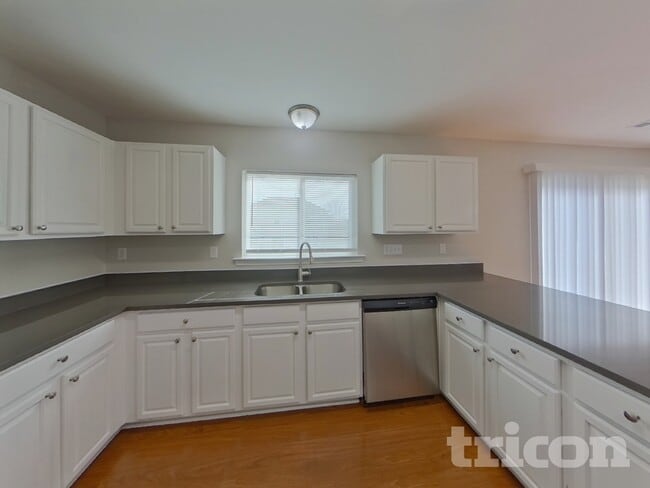 Building Photo - 11019 Kinnairds St