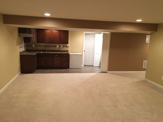 Building Photo - 42234 Oasis Ct