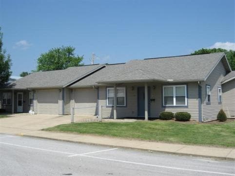 Primary Photo - 335 S Main St