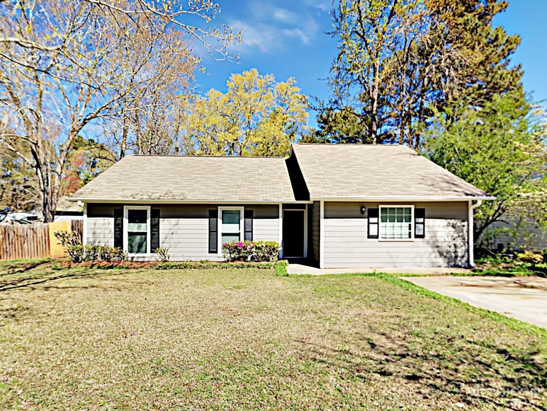 Primary Photo - 26 Maid Lynn Ct