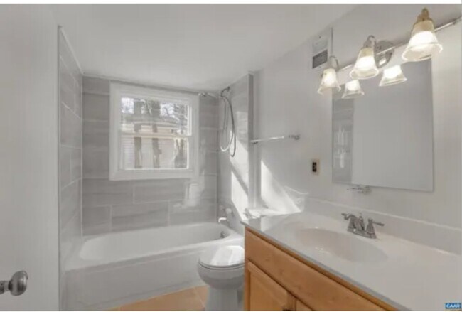 Foto del edificio - 106 Commonwealth Cir