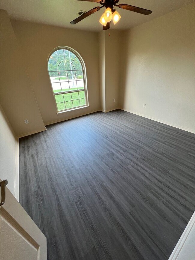 Foto del edificio - 3 Bed 2 Bath Total Electric Home