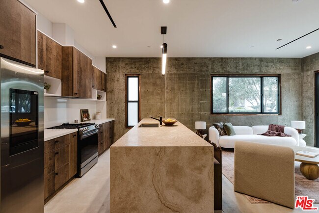 Foto del edificio - 2855 S Sycamore Ave