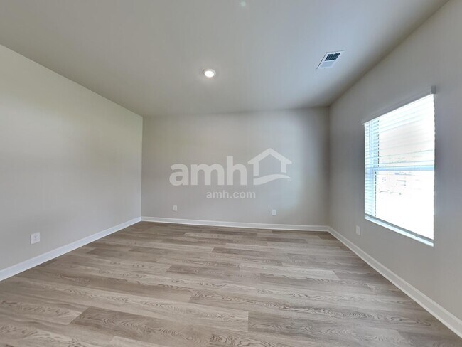 Building Photo - 303 Granby Trl