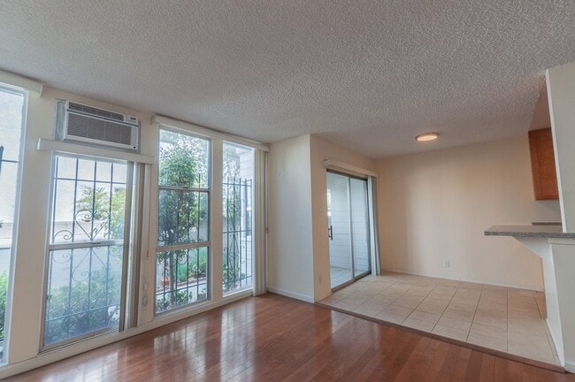 Building Photo - Beautiful 2 bed 2 bath for rent