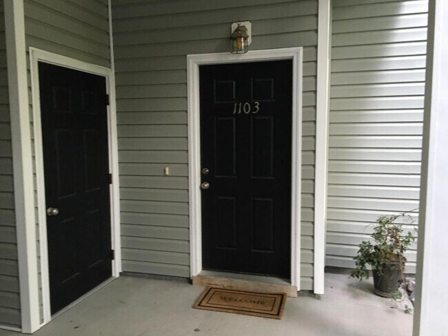 Building Photo - FABULOUS CONDO COMMUNITY IN GRAND OAKS.