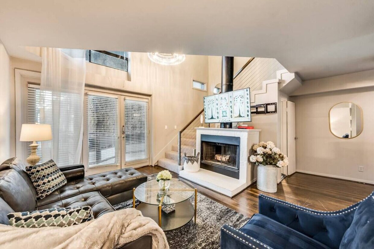 Foto principal - 6011 Gaston Ave