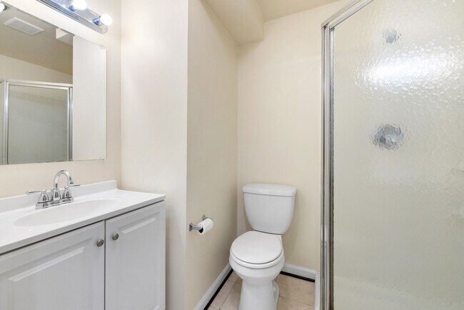 Building Photo - Neat, clean and move-in ready!  3 lvl TH i...
