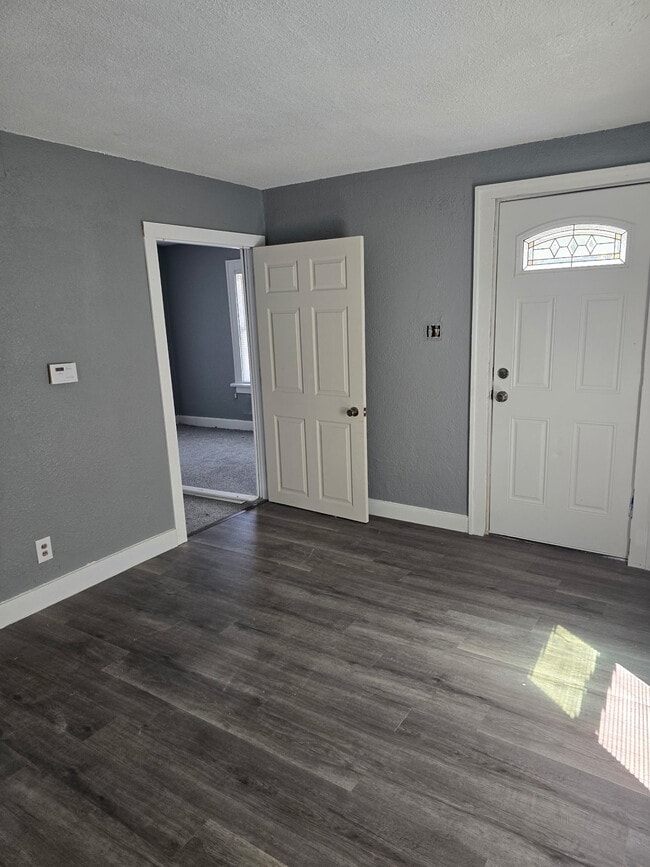 Foto del edificio - 3807 Chalmers Ave