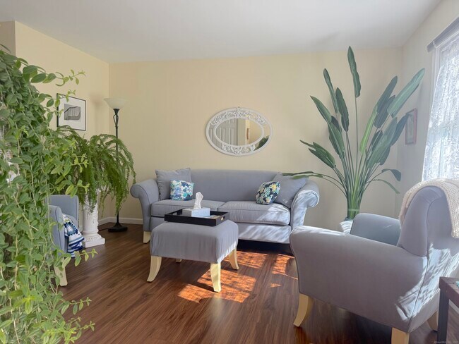 Foto del edificio - 87 Gerrish Ave