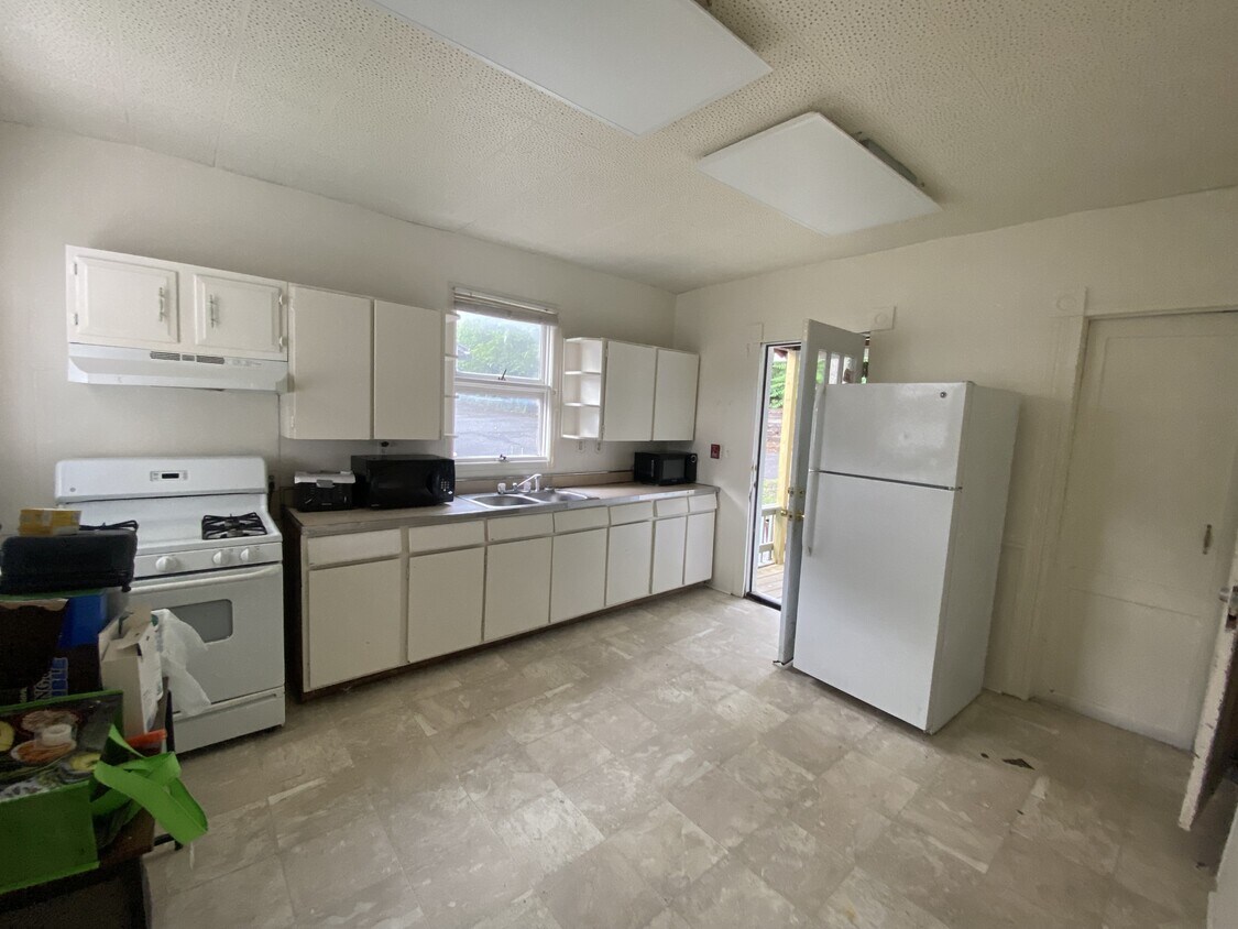 Primary Photo - 133 Linden Ave