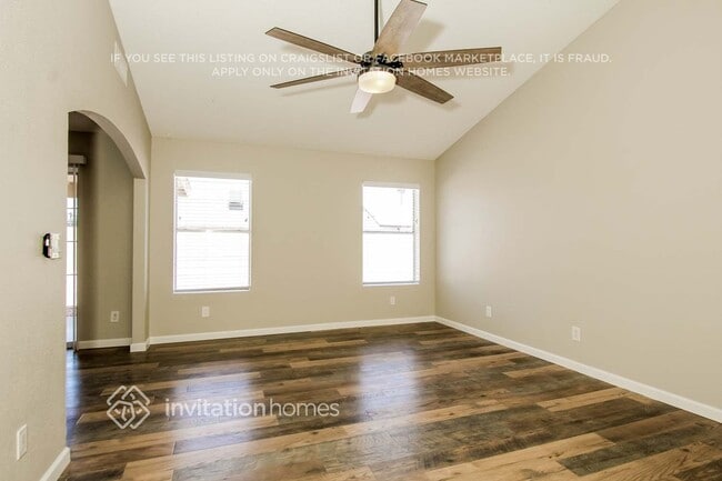 Foto del edificio - 8714 W Lawrence Ln