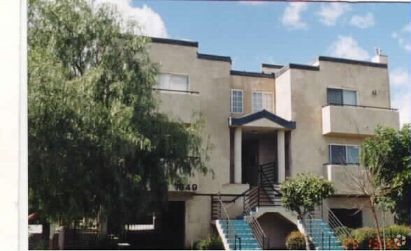 Primary Photo - 7349 Balboa Blvd
