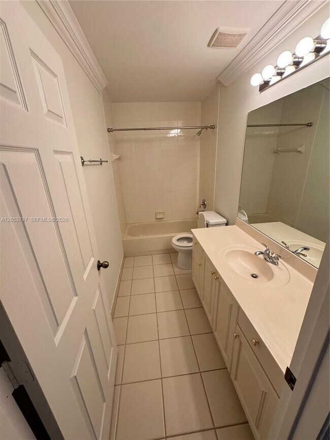 Building Photo - 7129 Crescent Creek Pl