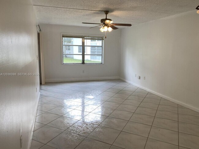Foto del edificio - 6507 Winfield Blvd