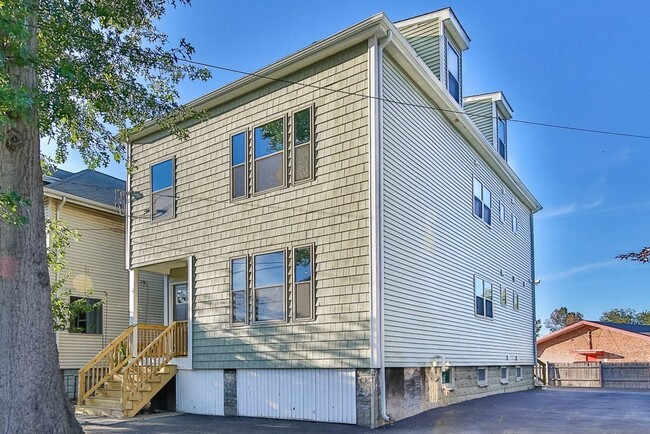 Building Photo - 27 1st St