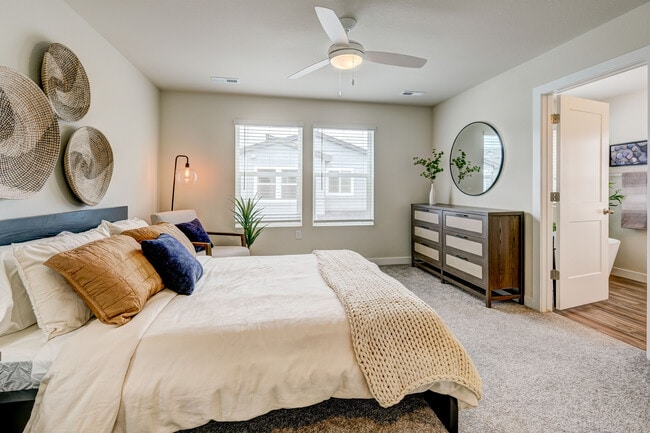 Building Photo - Canvas at Castle Rock