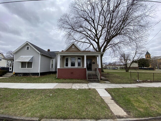 Foto del edificio - 2273 Mayville Pl