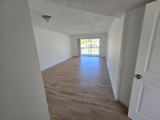Building Photo - 8060 Colony Cir N