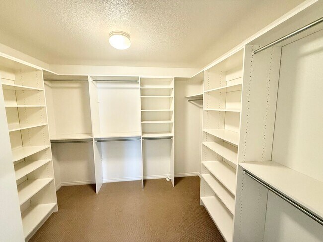 Building Photo - 37945 Encanto Rd