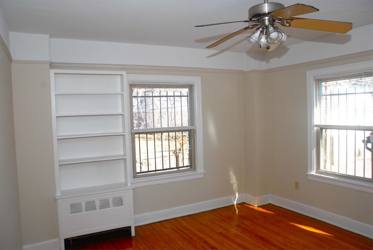 Primary Photo - 1130 Parker St