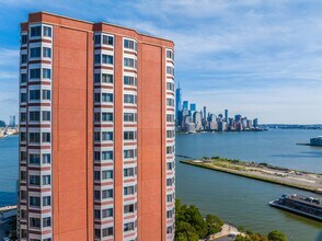 Scenic aerial views of Pacific, perfectly situated in Newport for convenient urban living - Newport Rentals