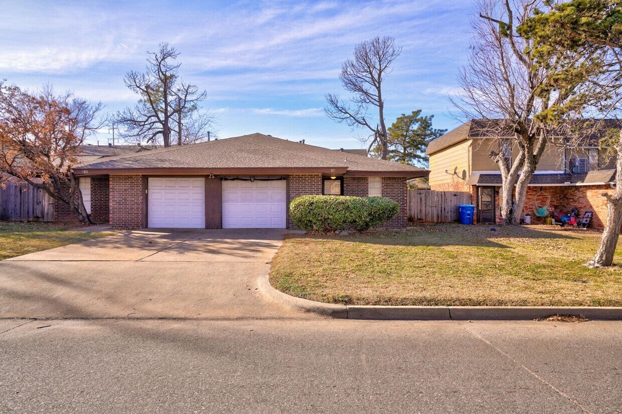 Foto principal - 3 bed 2 bath duplex in Midwest City