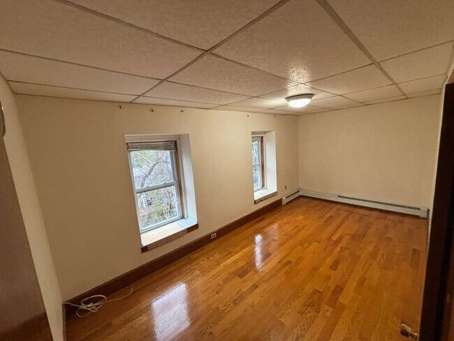Building Photo - 57 Lakeview Ave