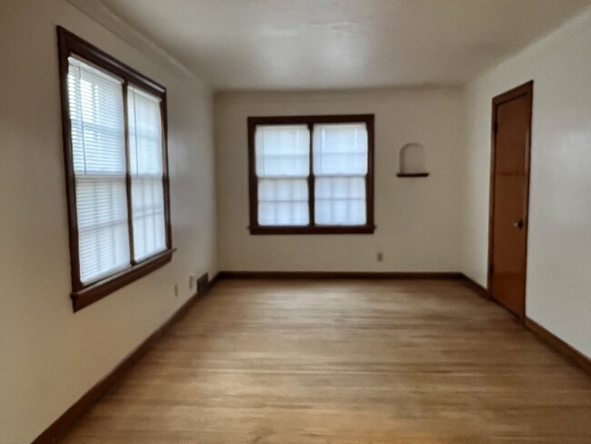 Foto del edificio - Spacious one bedroom West Toledo Apartment