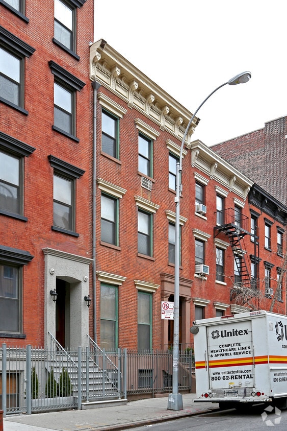 Primary Photo - 331 W 18th St