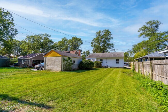 Building Photo - 118 N Chesterfield Rd
