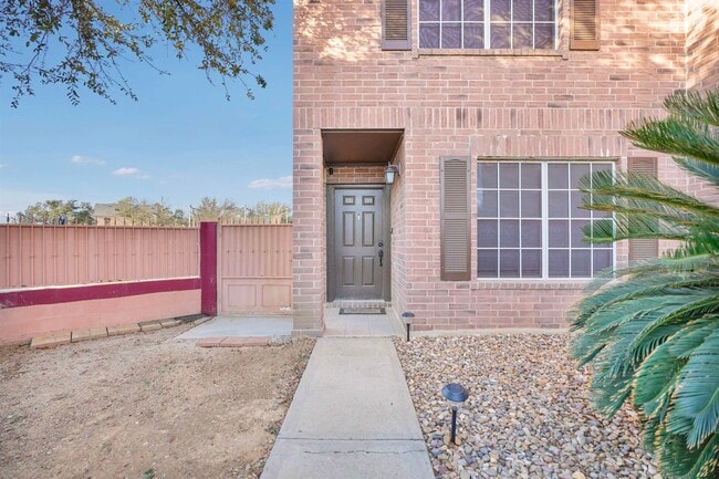 Building Photo - 2122 Mallorca Dr