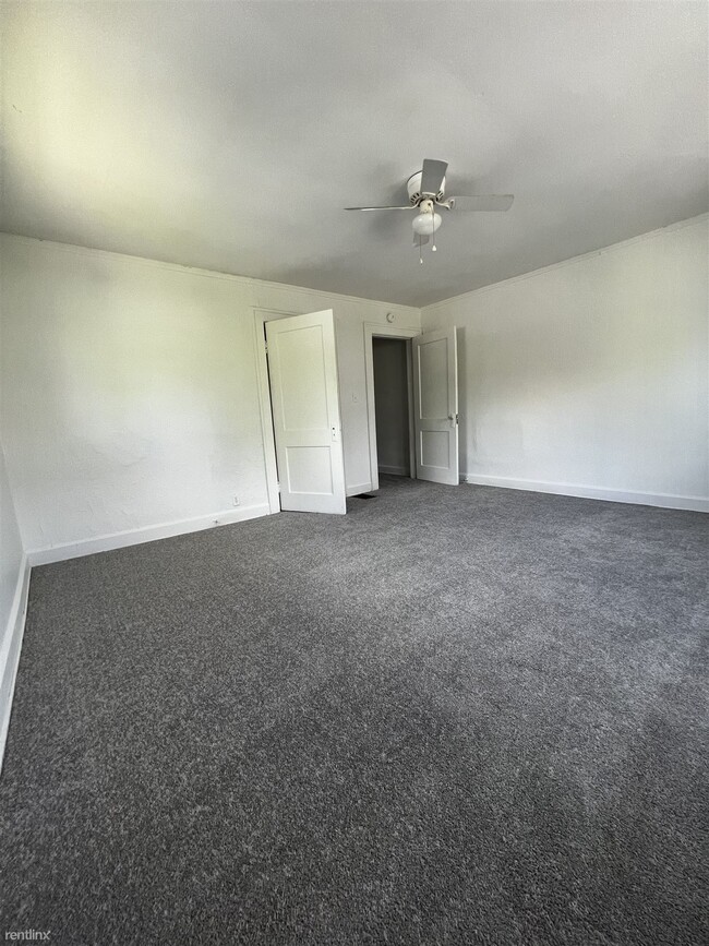 Building Photo - 3 br, 1 bath Duplex - 3127 North Kenwood A...