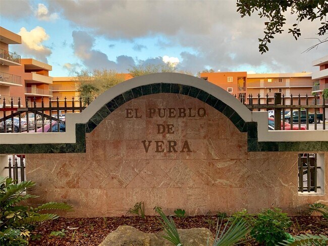 Foto del edificio - 5825 W 25th Ct