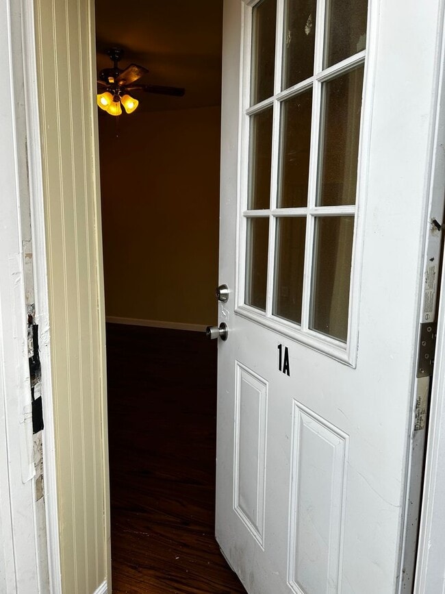 Building Photo - 552 Main St