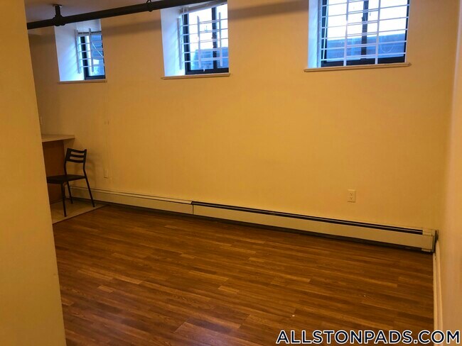 Building Photo - 1144 Commonwealth Ave