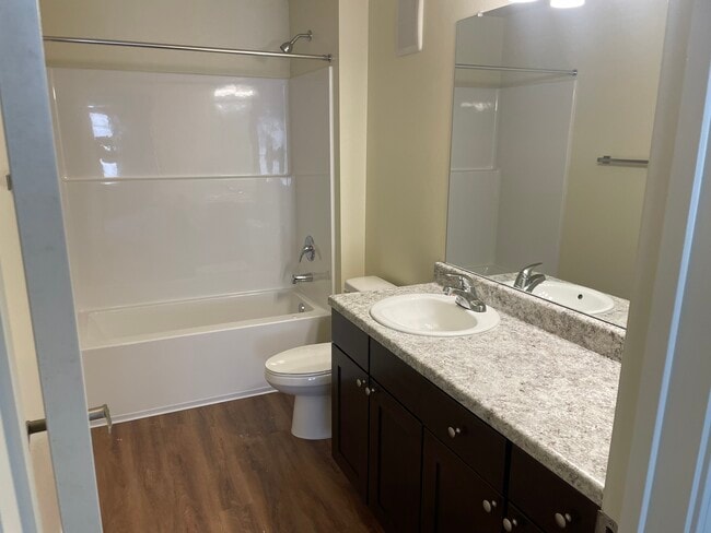 Baño principal de 2 habitaciones - Hunters Mill