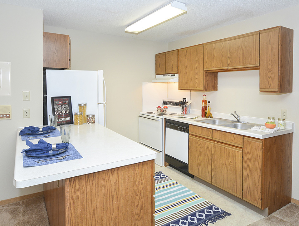 Open Kitchens with Breakfast Bar - Wyndemere Apartments