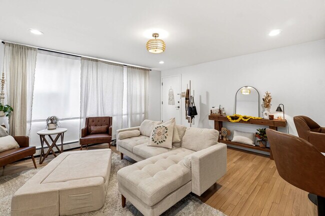 Foto del edificio - 5241 N Reserve Ave