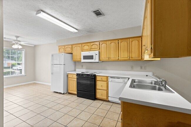 Foto del edificio - 717 Yeager Ln